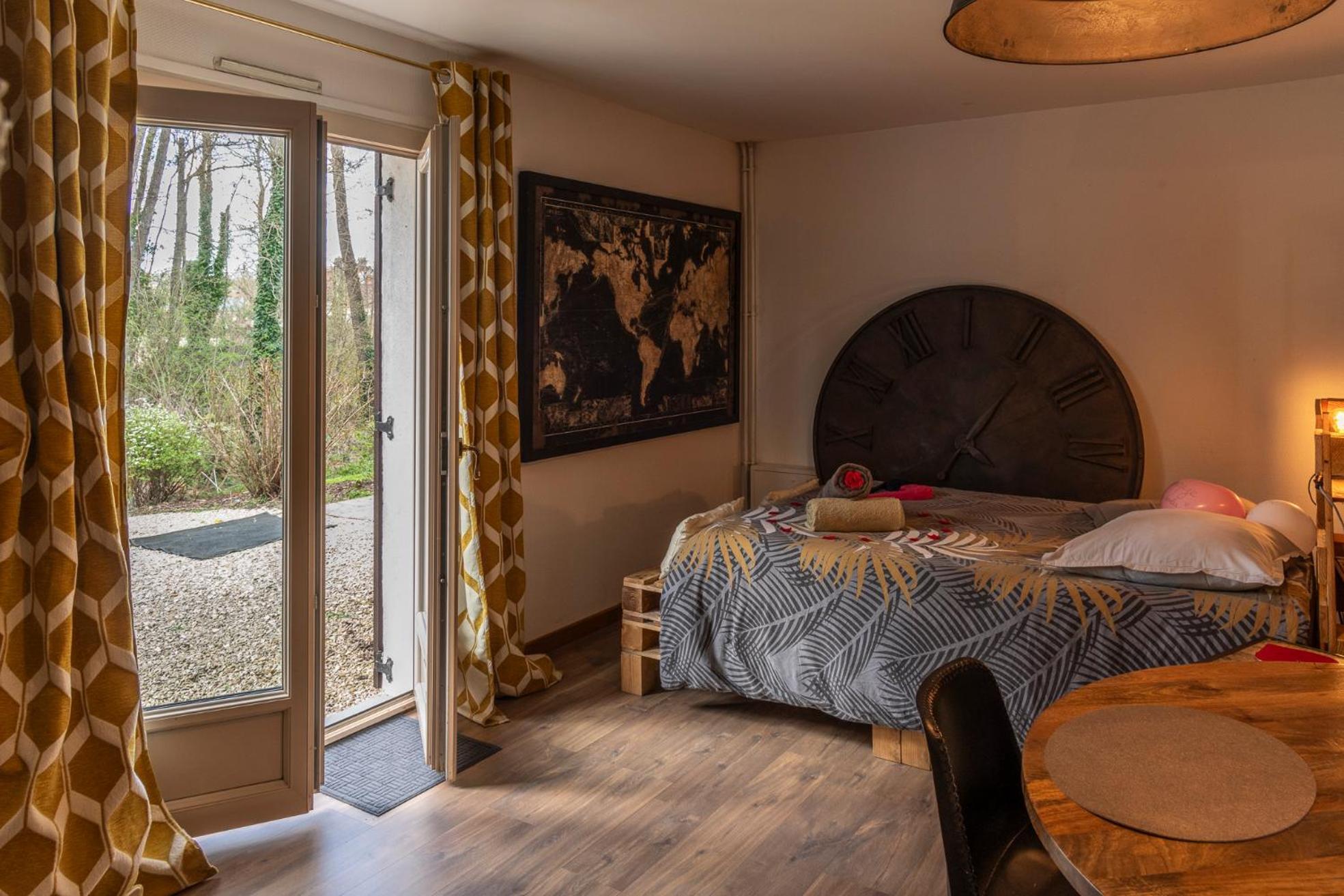 Au Calme Absolu Chez Nicolas Lindry Exterior photo